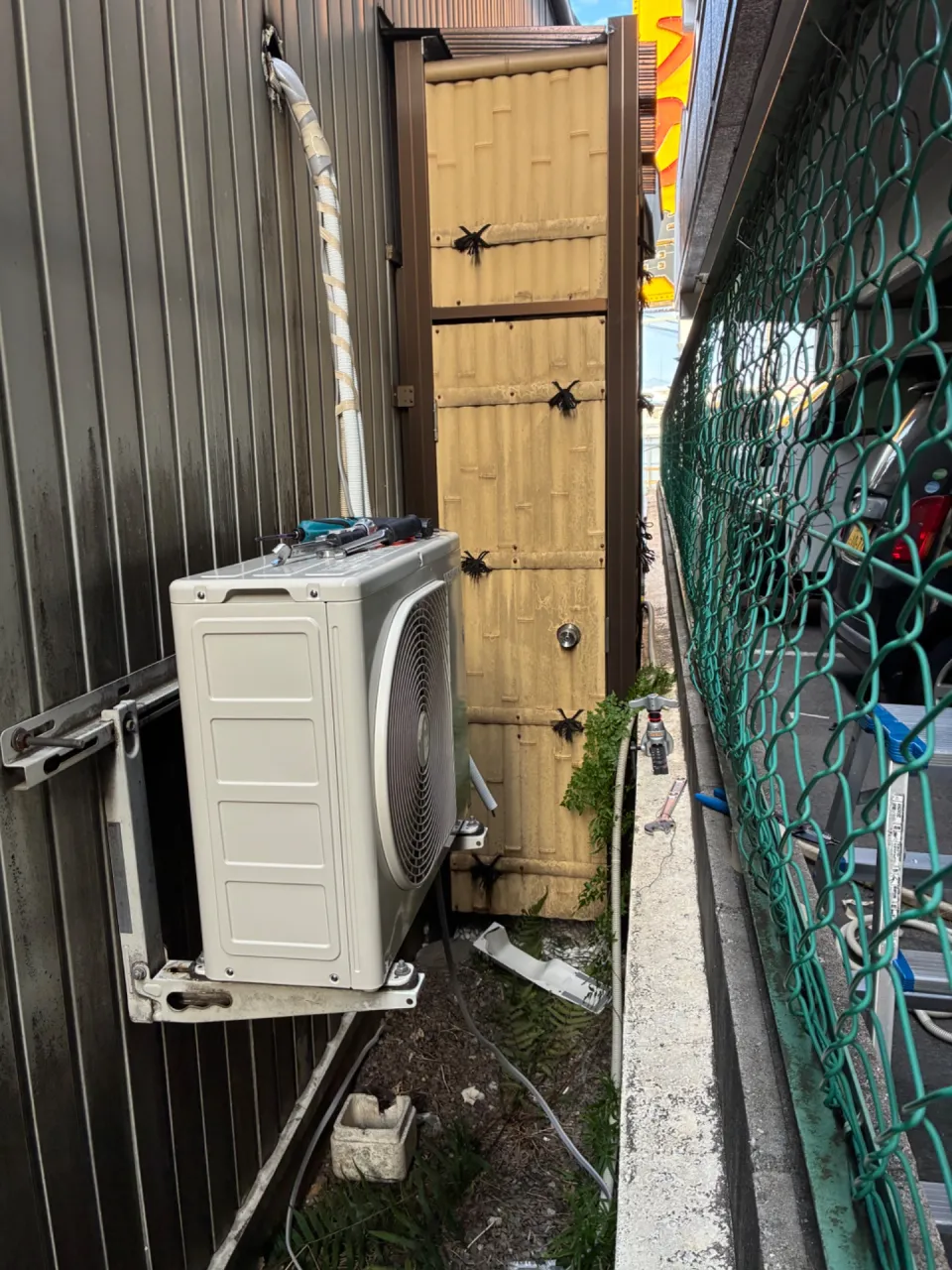 【刈谷市】閉所での室外機設置